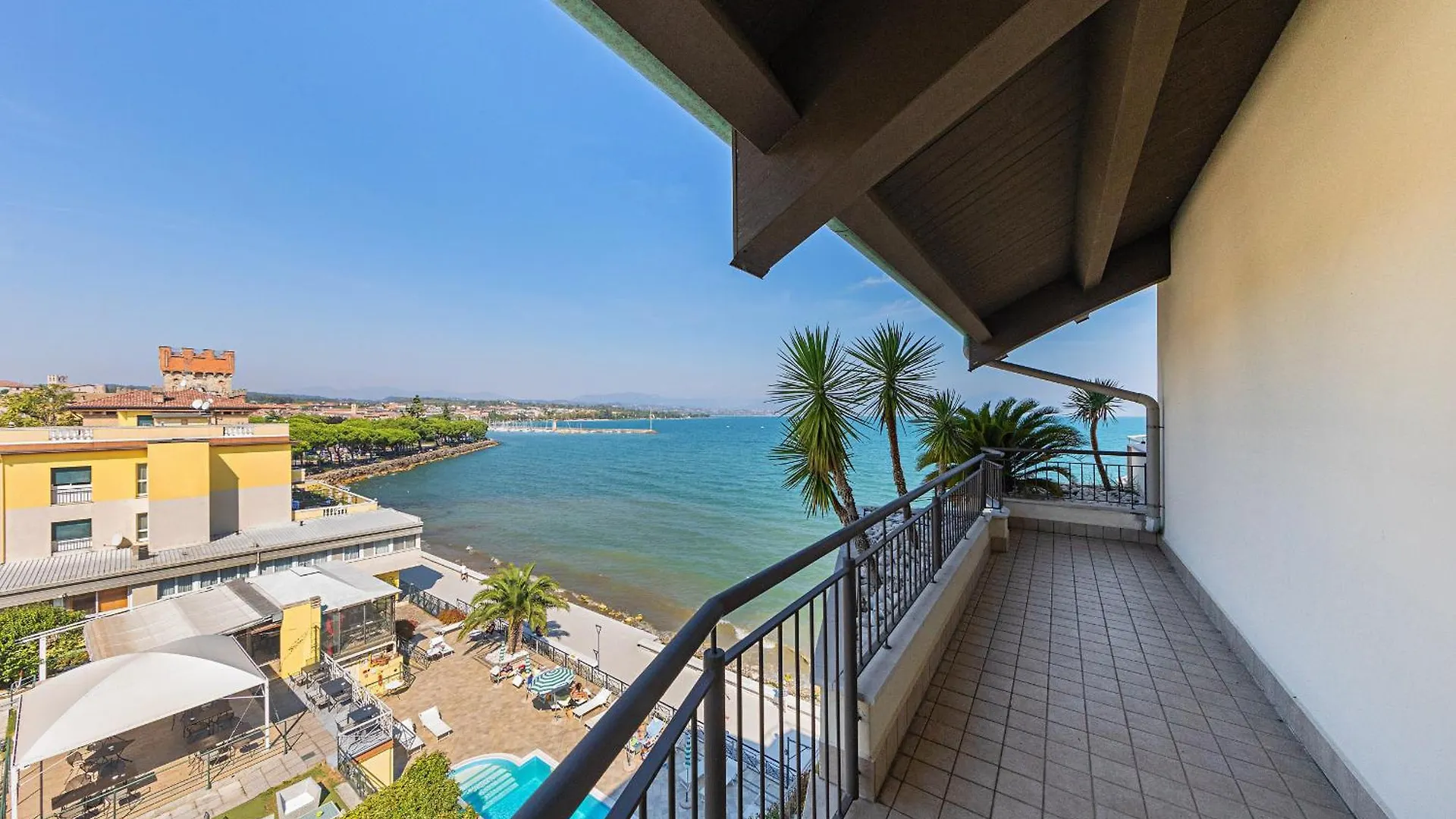 Apartment Residenza Miralago Penthouse By Wonderful Italy Desenzano del Garda