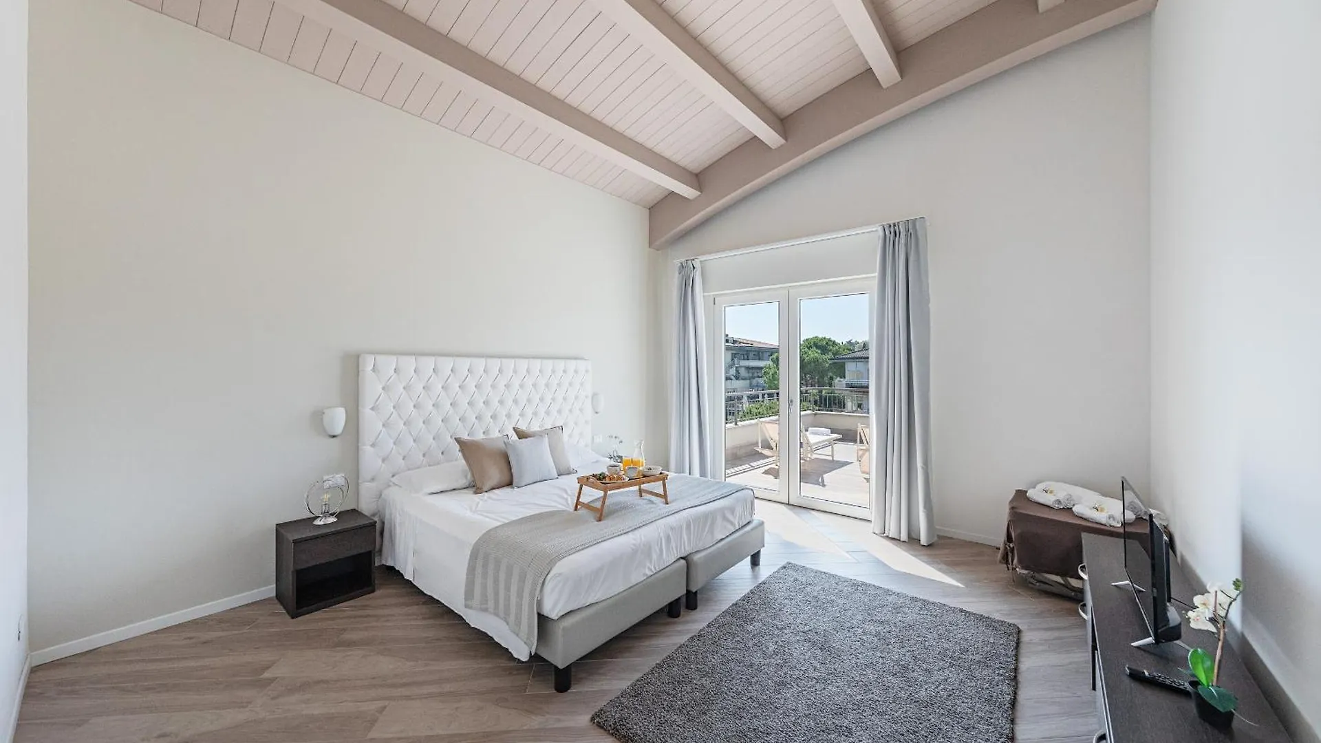 Apartment Residenza Miralago Penthouse By Wonderful Italy Desenzano del Garda